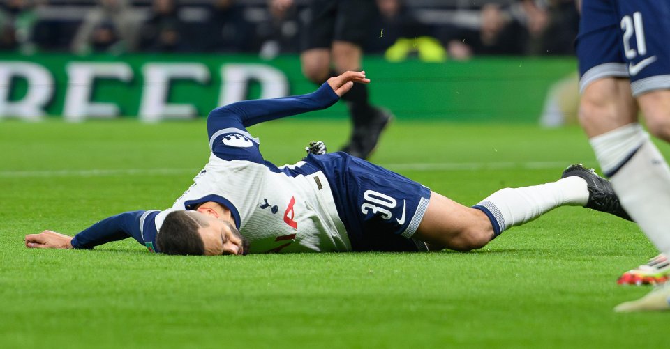 Rodrigo Bentancur injured on the pitch.